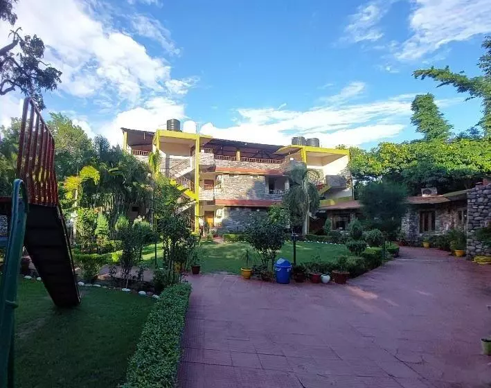 Hotelli Hr Dukes Den Resort