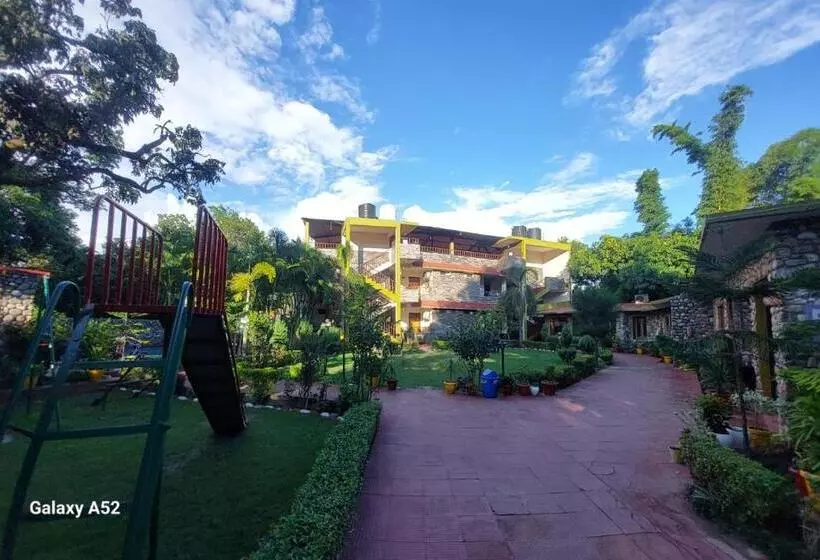 Hotelli Hr Dukes Den Resort