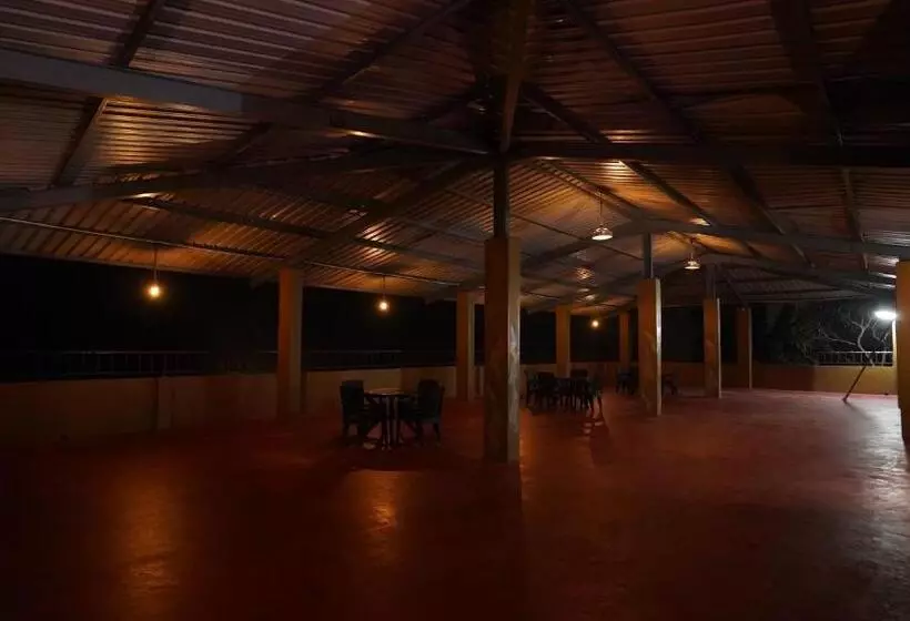 Hotelli Hr Dukes Den Resort