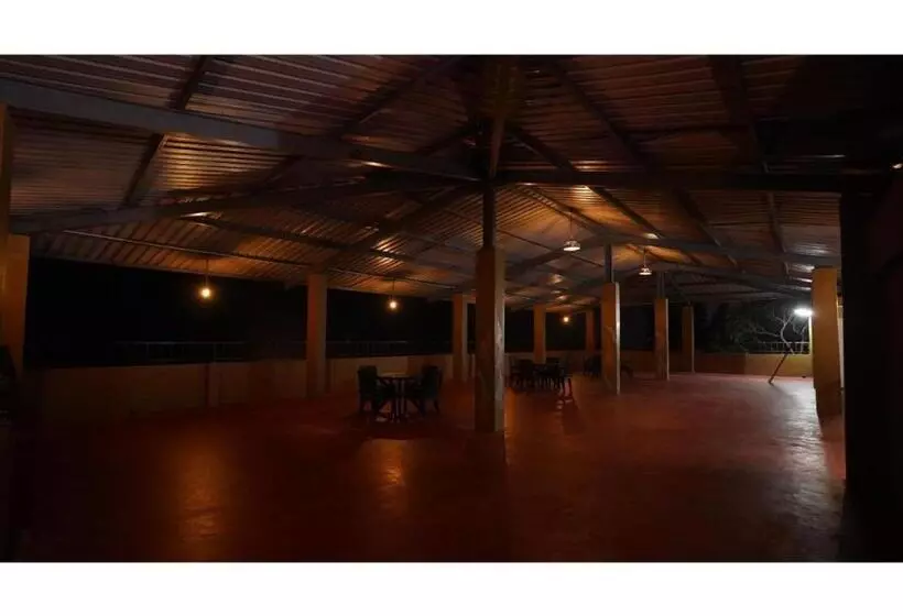 Hotelli Hr Dukes Den Resort