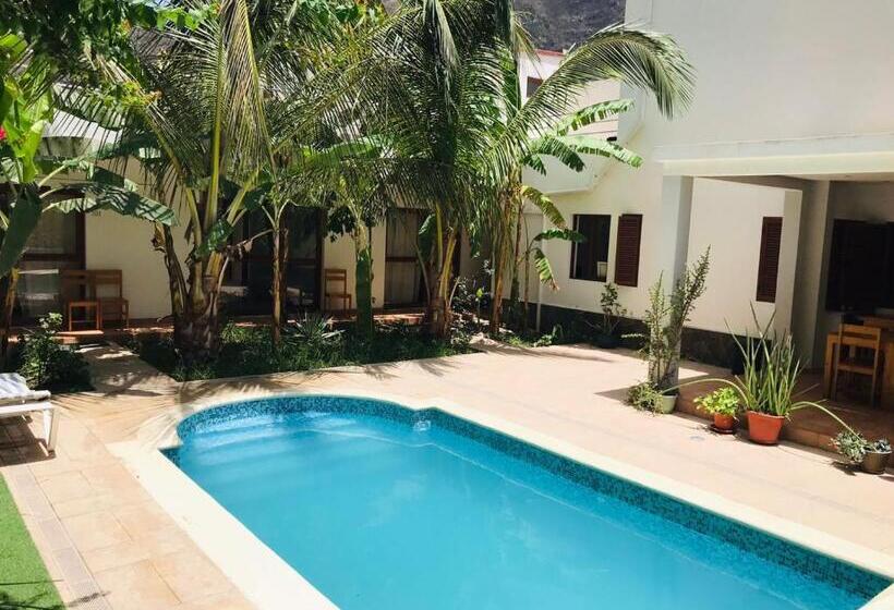 پانسیون Residencial Lela D Fermina