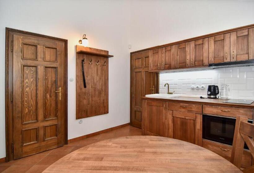 Zámek Castle Račice   Předzámčí Forecastle