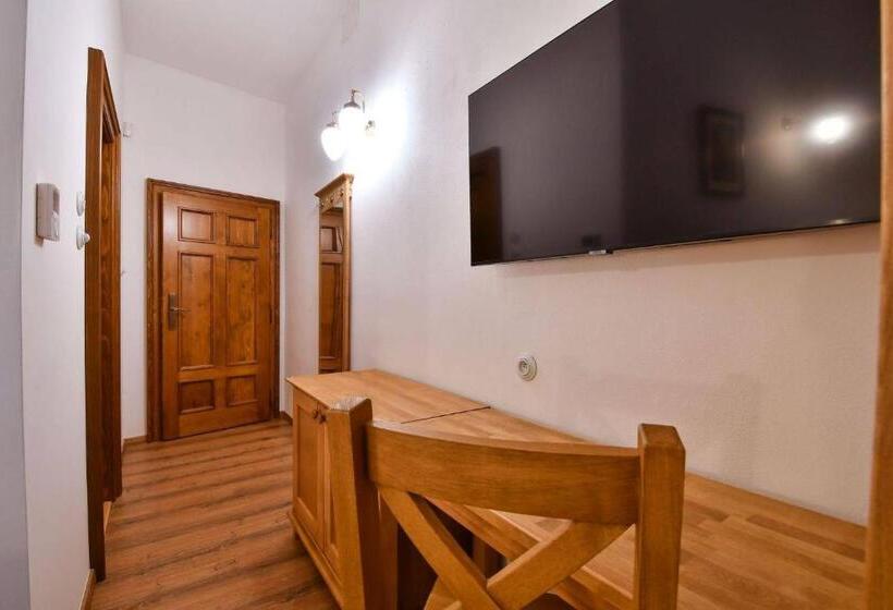 Zámek Castle Račice   Předzámčí Forecastle