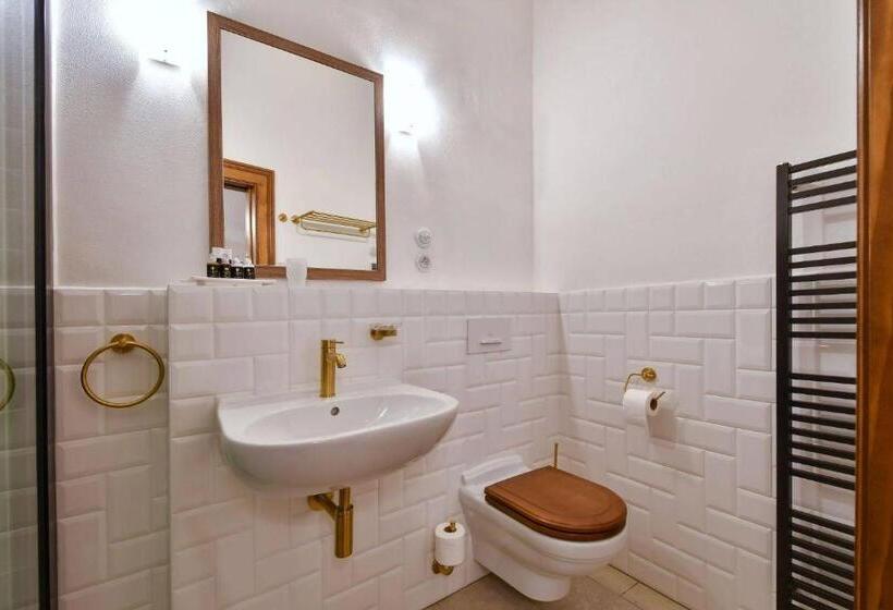 Zámek Castle Račice   Předzámčí Forecastle