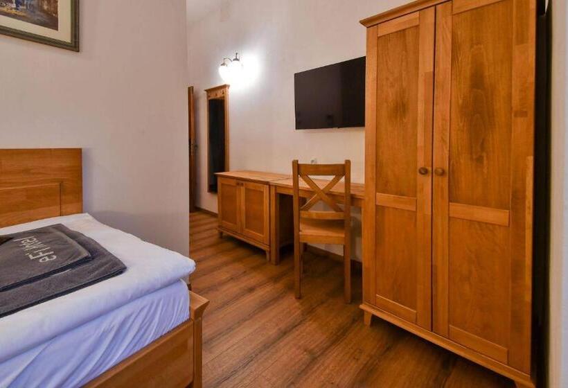 Zámek Castle Račice   Předzámčí Forecastle