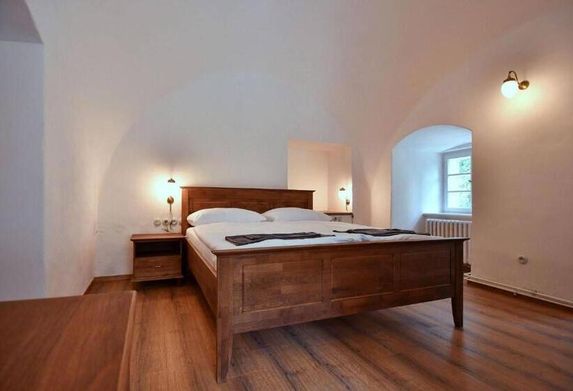 Zámek Castle Račice   Předzámčí Forecastle