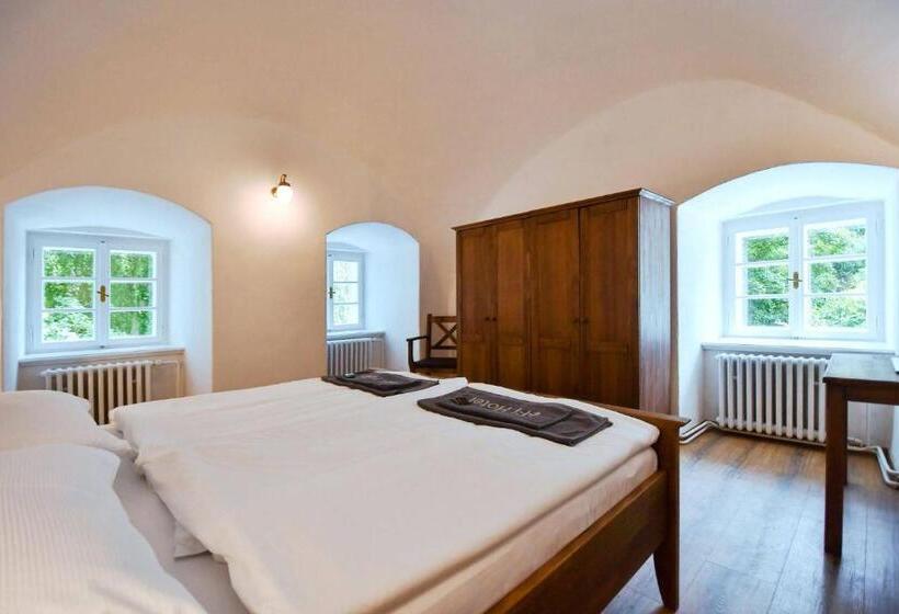 Zámek Castle Račice   Předzámčí Forecastle