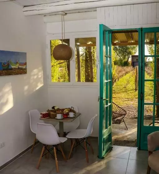 Retkeilymaja Bodega Trina Suites