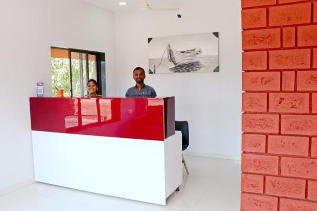 בית מלון כפרי Beach Village Resort