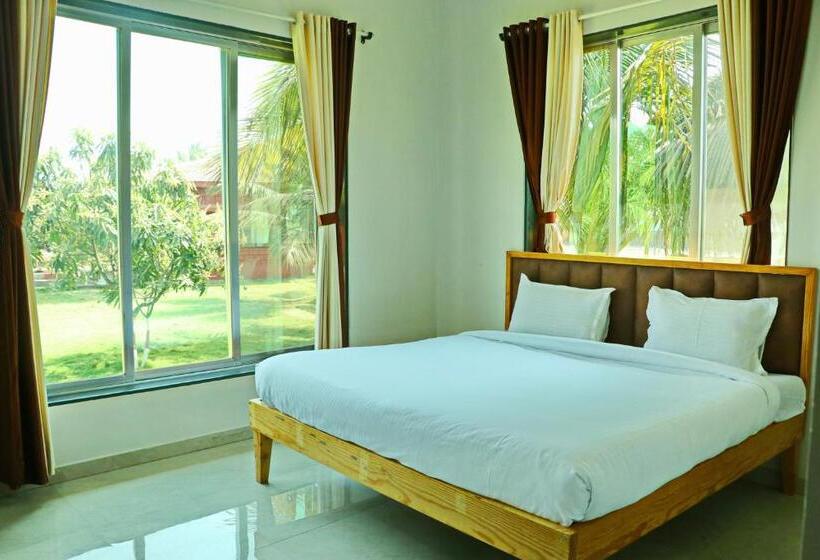 בית מלון כפרי Beach Village Resort