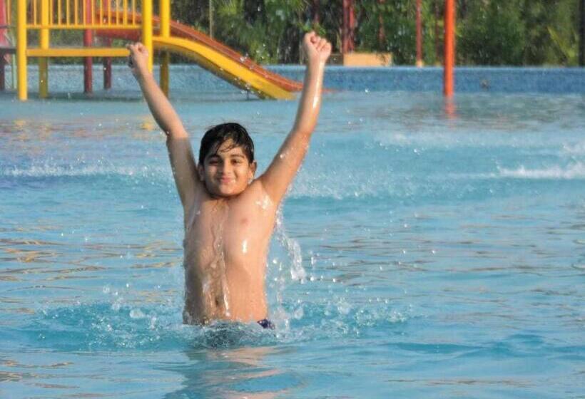 Hotel Pop 701982 Camp Unity