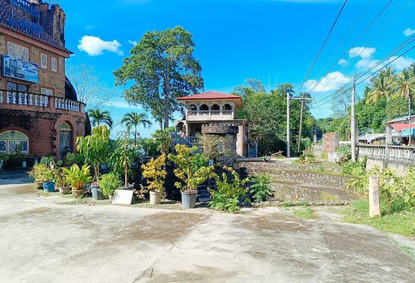 Reddoorz @ Grand Valley Castle Hotel Cagayan