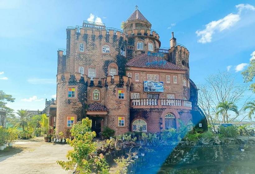 Reddoorz @ Grand Valley Castle Hotel Cagayan