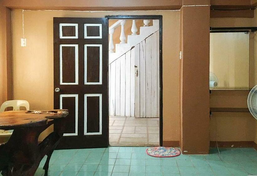 Reddoorz @ Grand Valley Castle Hotel Cagayan