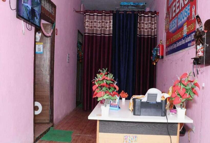 ホテル Oyo Veeru Guest House