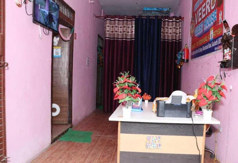 ホテル Oyo Veeru Guest House