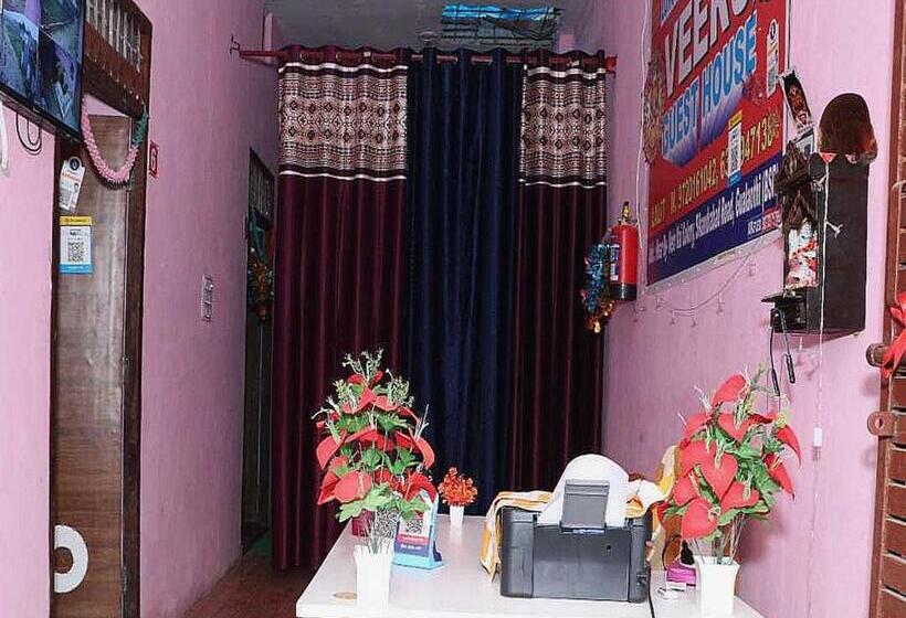 ホテル Oyo Veeru Guest House