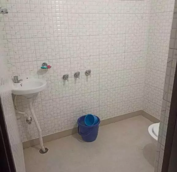 ホテル Oyo Veeru Guest House