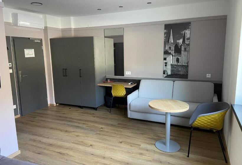 ペンション Tanker Apartments & Bistro čaradice