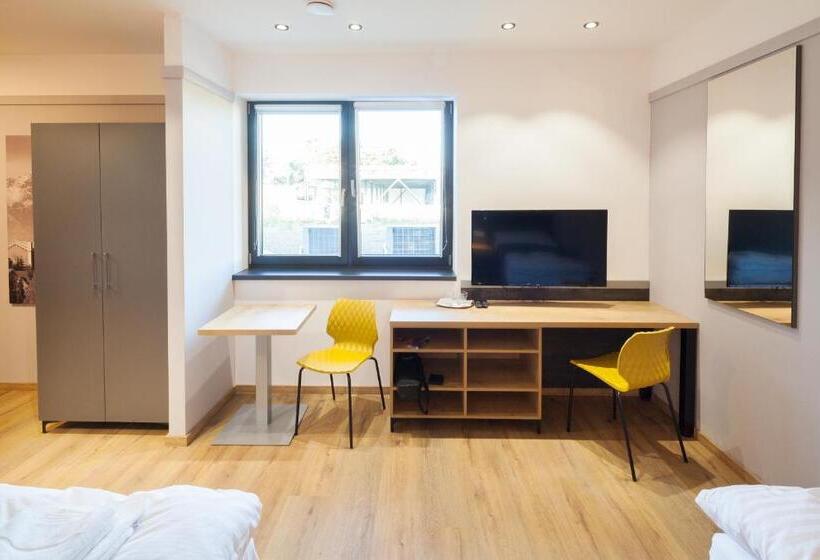 ペンション Tanker Apartments & Bistro čaradice