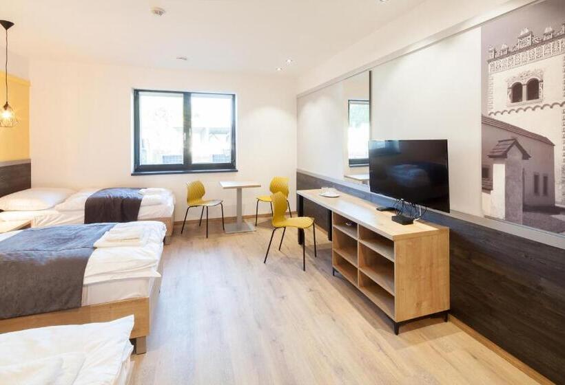 ペンション Tanker Apartments & Bistro čaradice