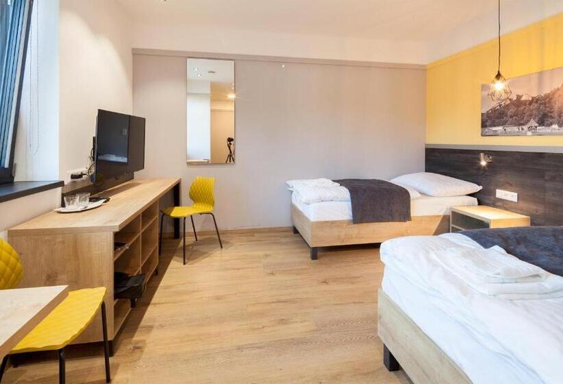 ペンション Tanker Apartments & Bistro čaradice