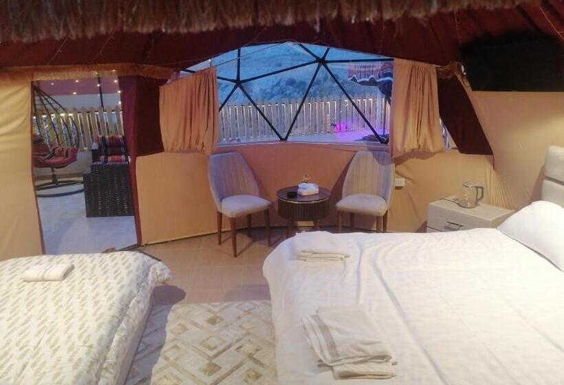 پانسیون Bubble Castle House