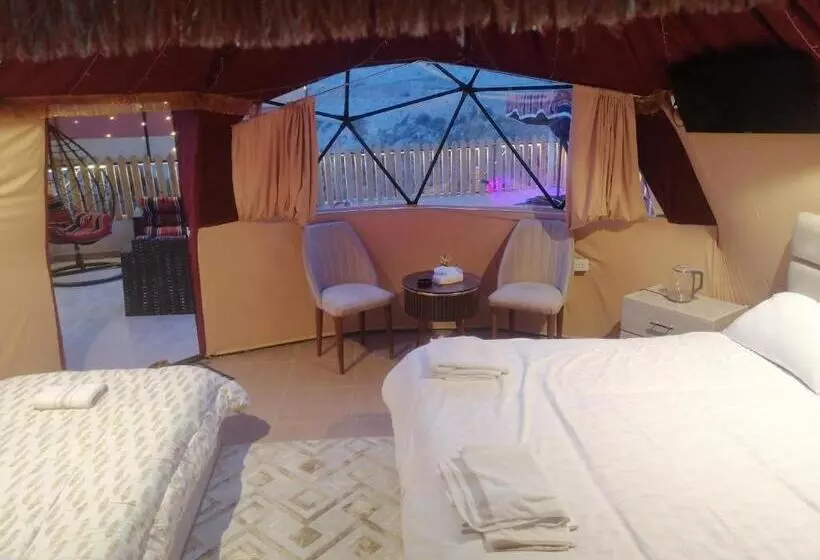 پانسیون Bubble Castle House