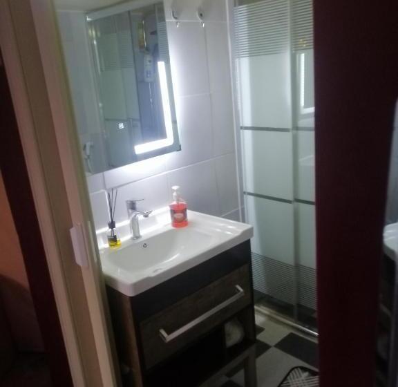 پانسیون Bubble Castle House