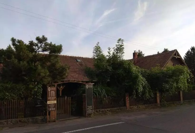 Majatalo Penzion U Nouzů