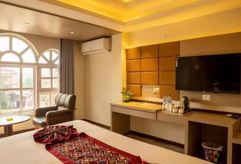 هتل Avocado Orchid Resort
