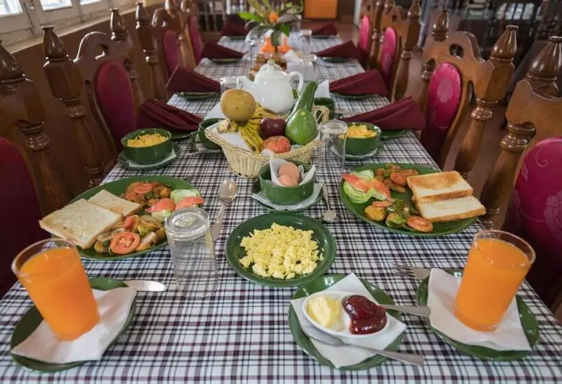 هتل Avocado Orchid Resort