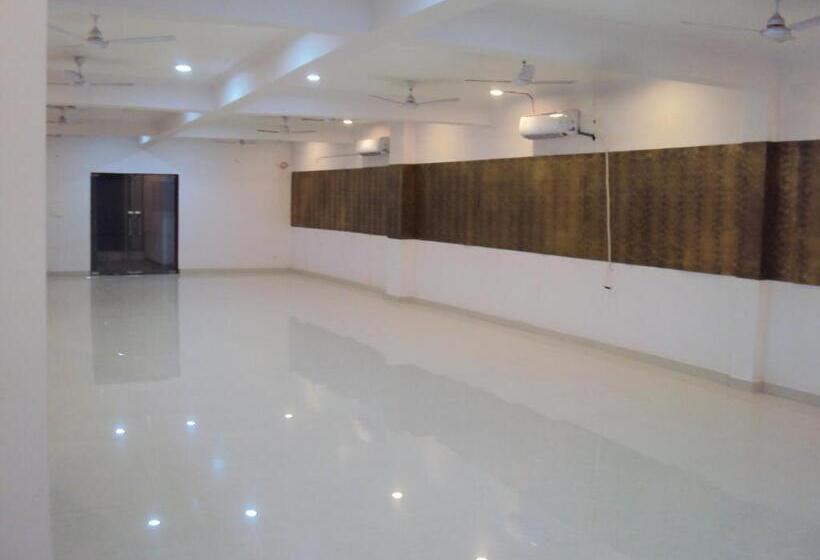 هتل Chandra Palace