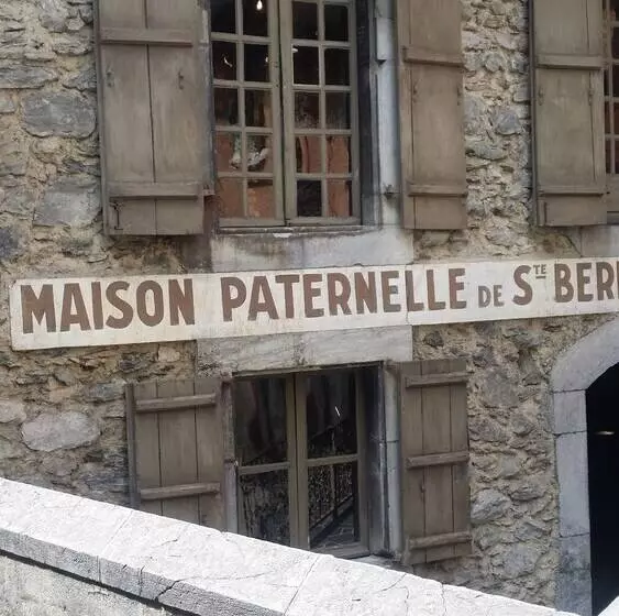 هتل Au Berceau De Bernadette