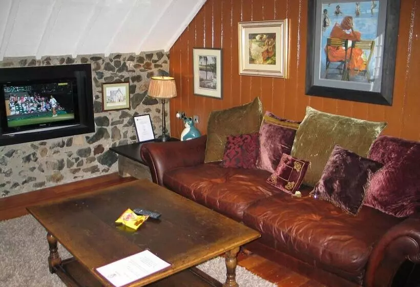 Hotel Clenaghans