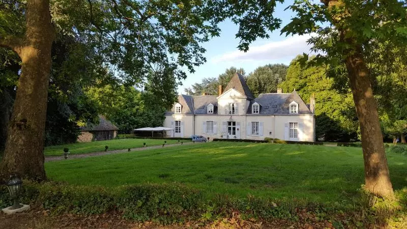 ホテル Domaine De Chatenay  Le Mans