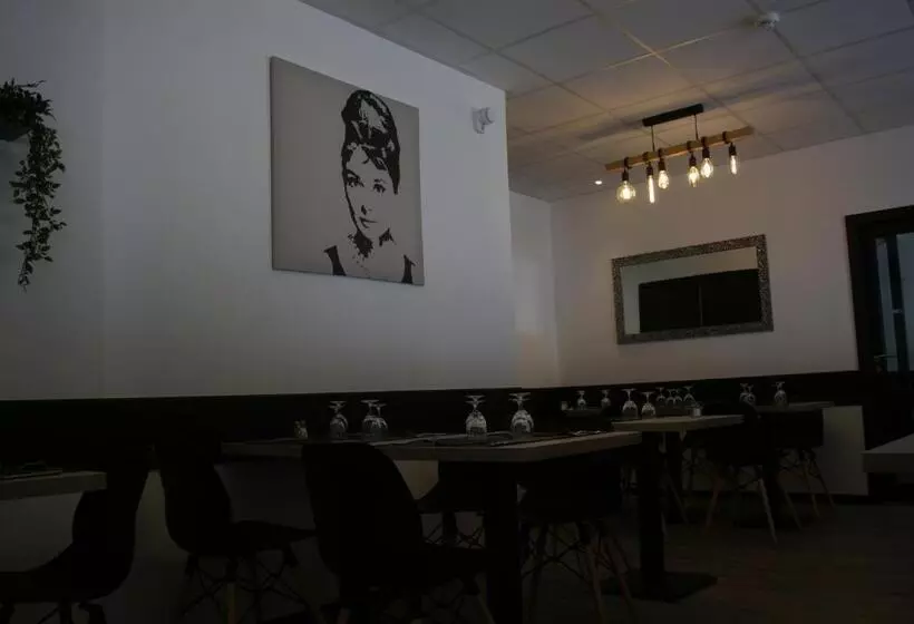 هتل Hôtel Alphée