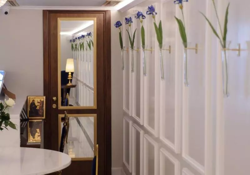 هتل Irida Boutique