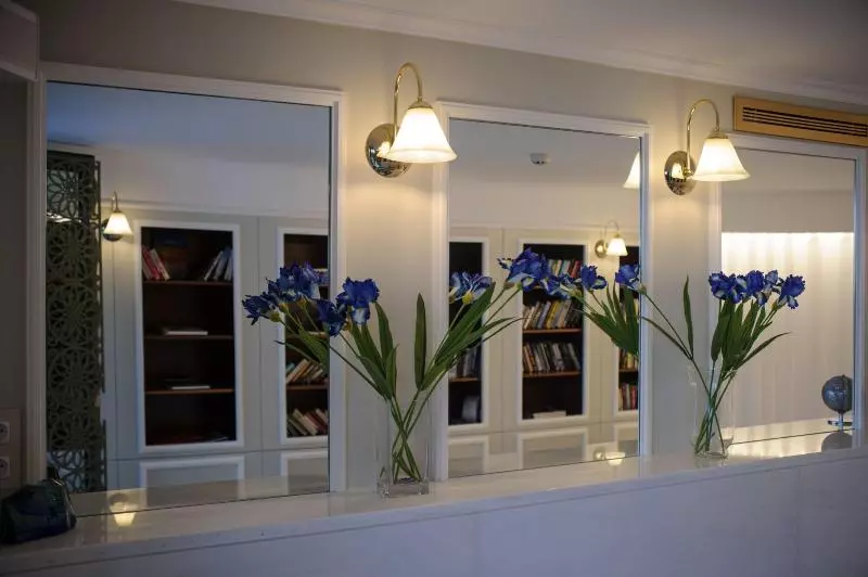 هتل Irida Boutique