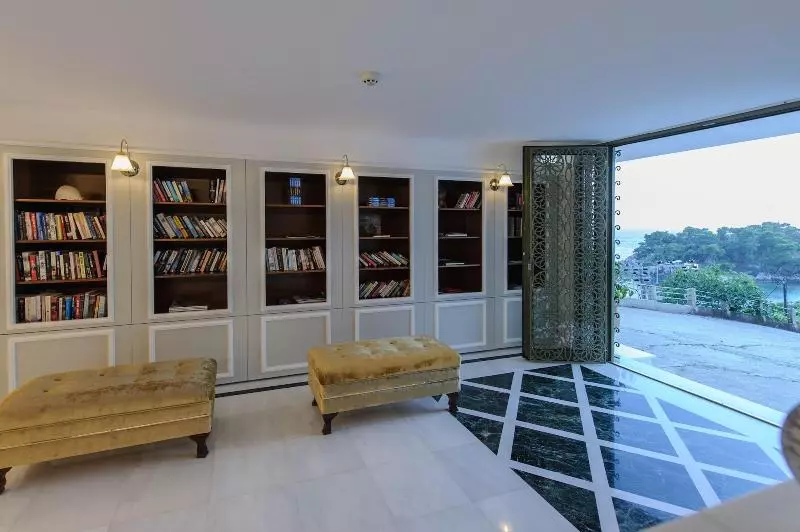 هتل Irida Boutique