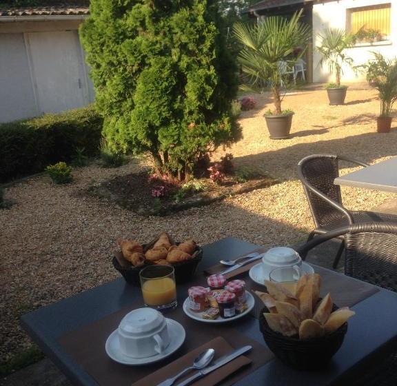 בית מלון כפרי Les Aromes