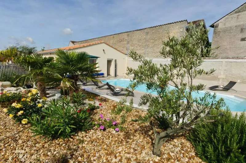ホテル Logis Hôtel L Oliveraie