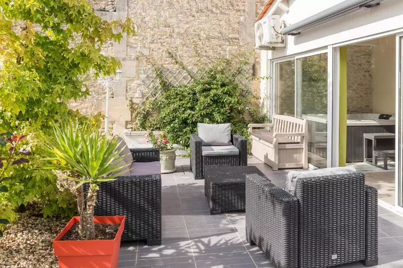 ホテル Logis Hôtel L Oliveraie