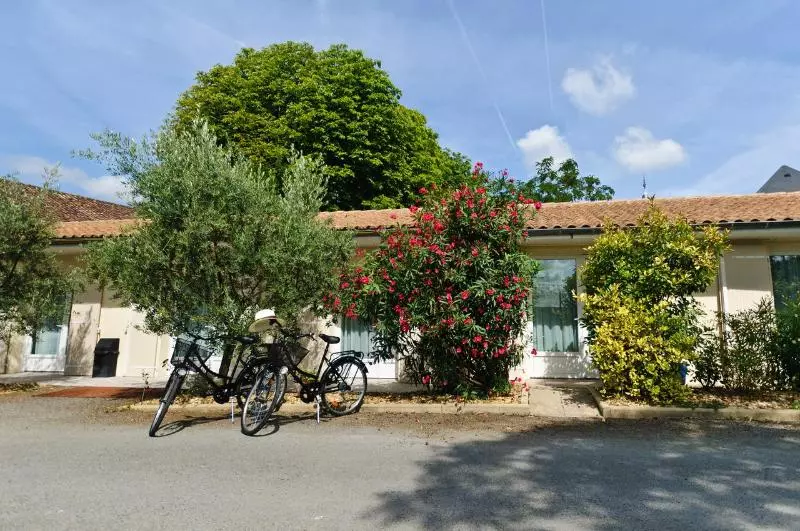 ホテル Logis Hôtel L Oliveraie