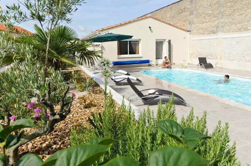 ホテル Logis Hôtel L Oliveraie