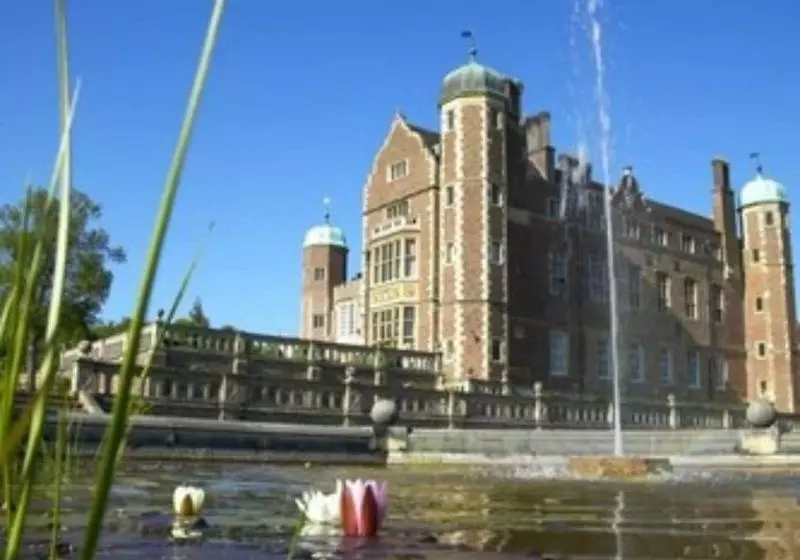 هتل Madingley Hall