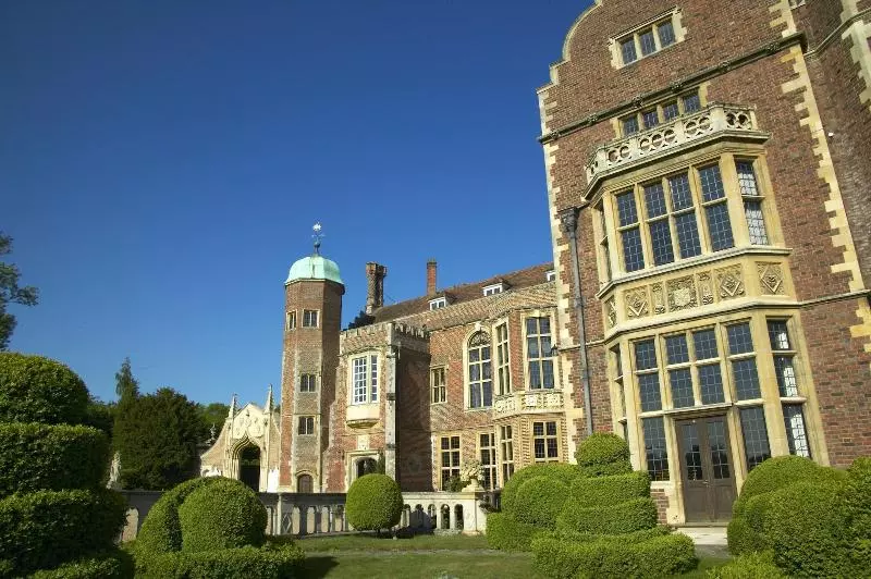 هتل Madingley Hall