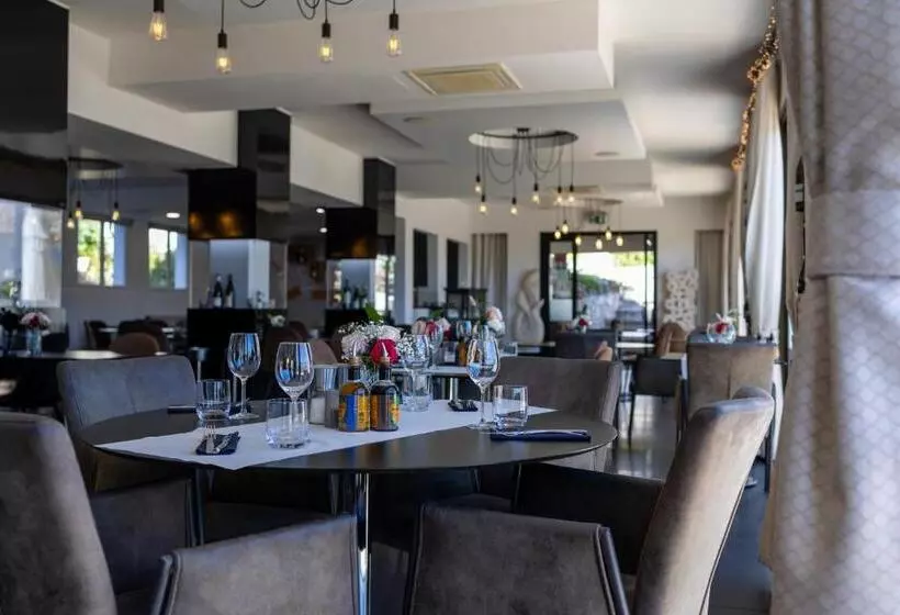 ホテル & Restaurant Perla Riviera