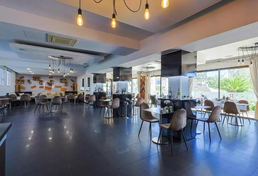 ホテル & Restaurant Perla Riviera