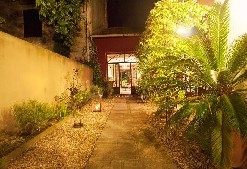 هتل Hôtel Sous Les Figuiers Piscine, Parking, Centre Ville